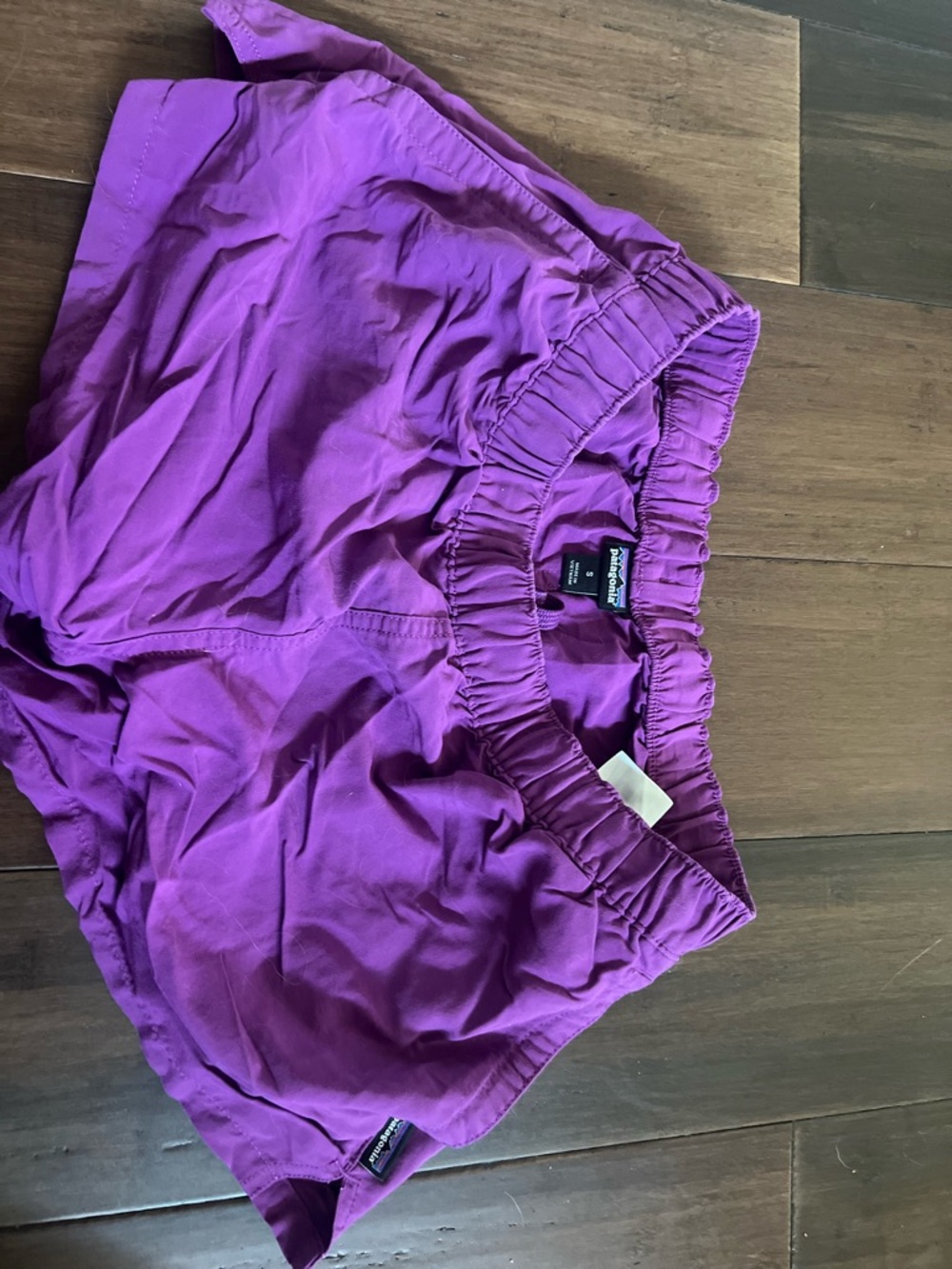 Patagonia woman’s Bright Purple Active Shorts 2 1/2 baggies